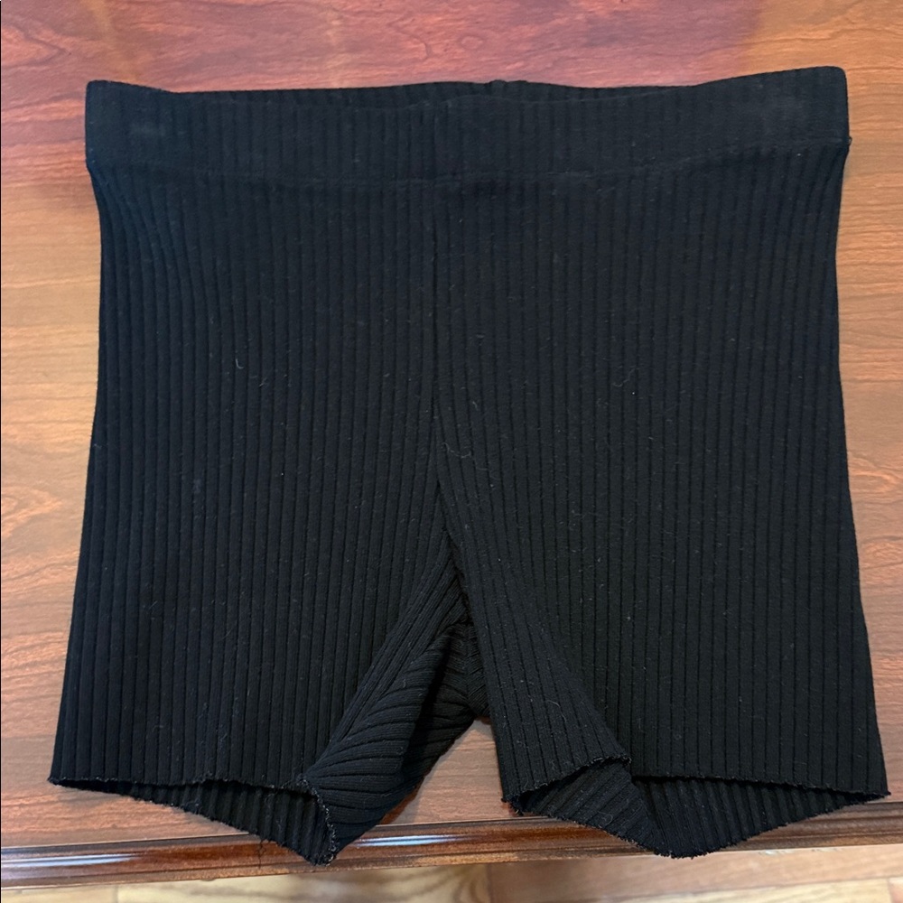 New cotton citizen Women's Ribbed biker Shorts. Size small.